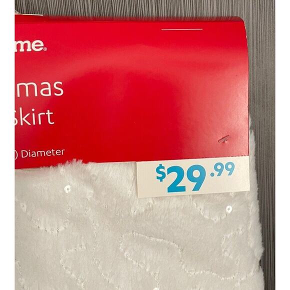 At Home White Faux Fur And Sequins White 48 Inch Tree Skirt NWT - Picture 3 of 6